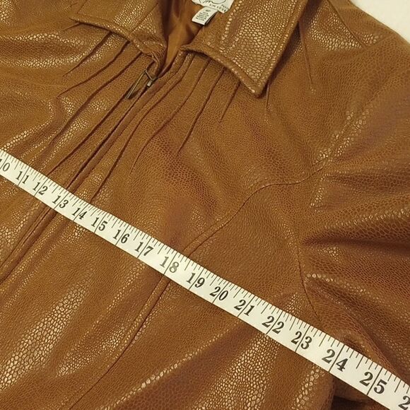 Kim Rogers cropped faux leather jacket - Picture 10 of 12